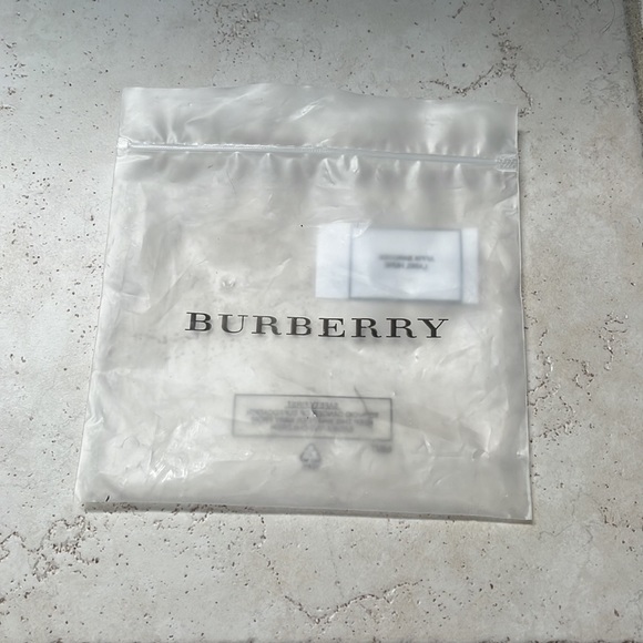 Burberry Wolf Charm - Picture 6 of 7